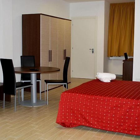 Piazza Dante Hotell Taranto Exteriör bild