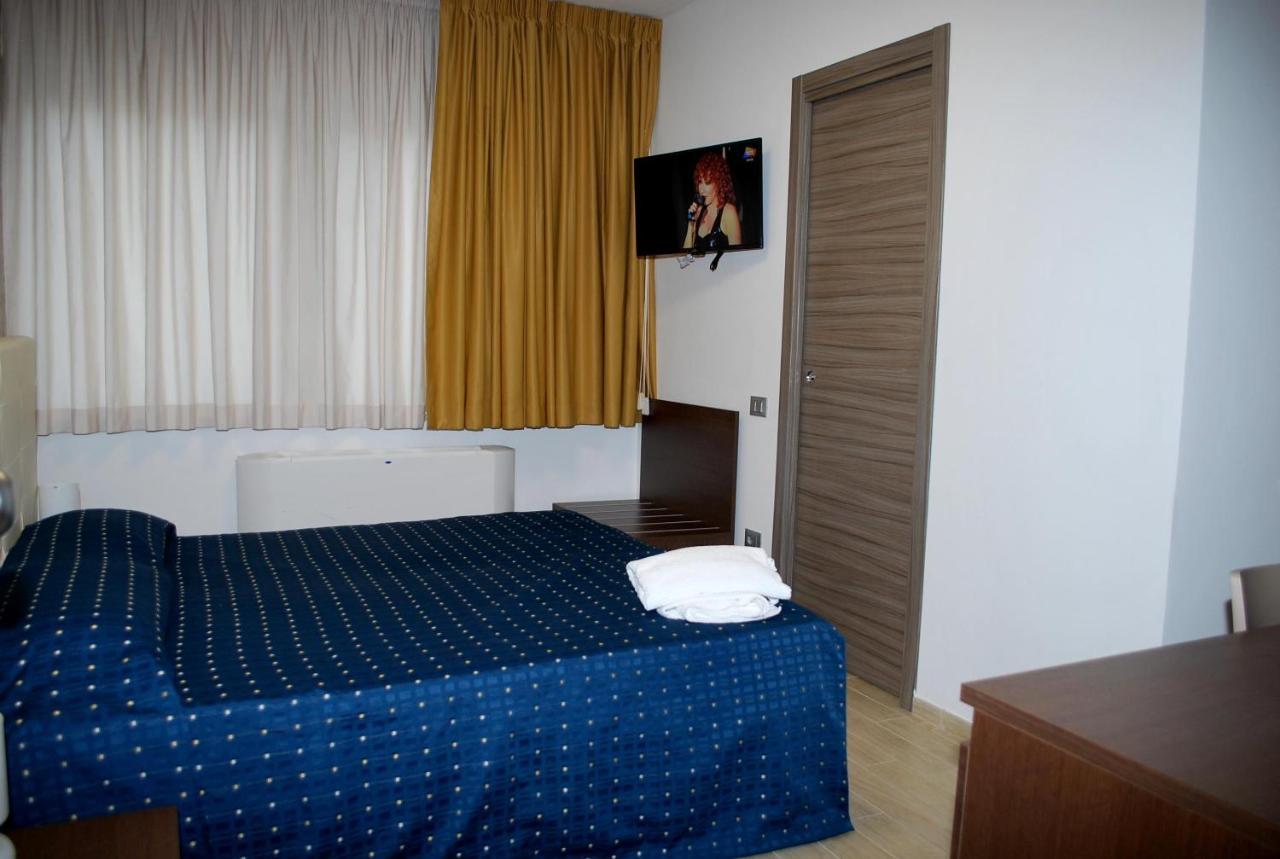Piazza Dante Hotell Taranto Exteriör bild