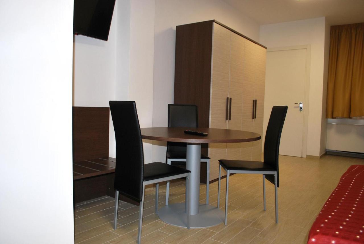 Piazza Dante Hotell Taranto Exteriör bild
