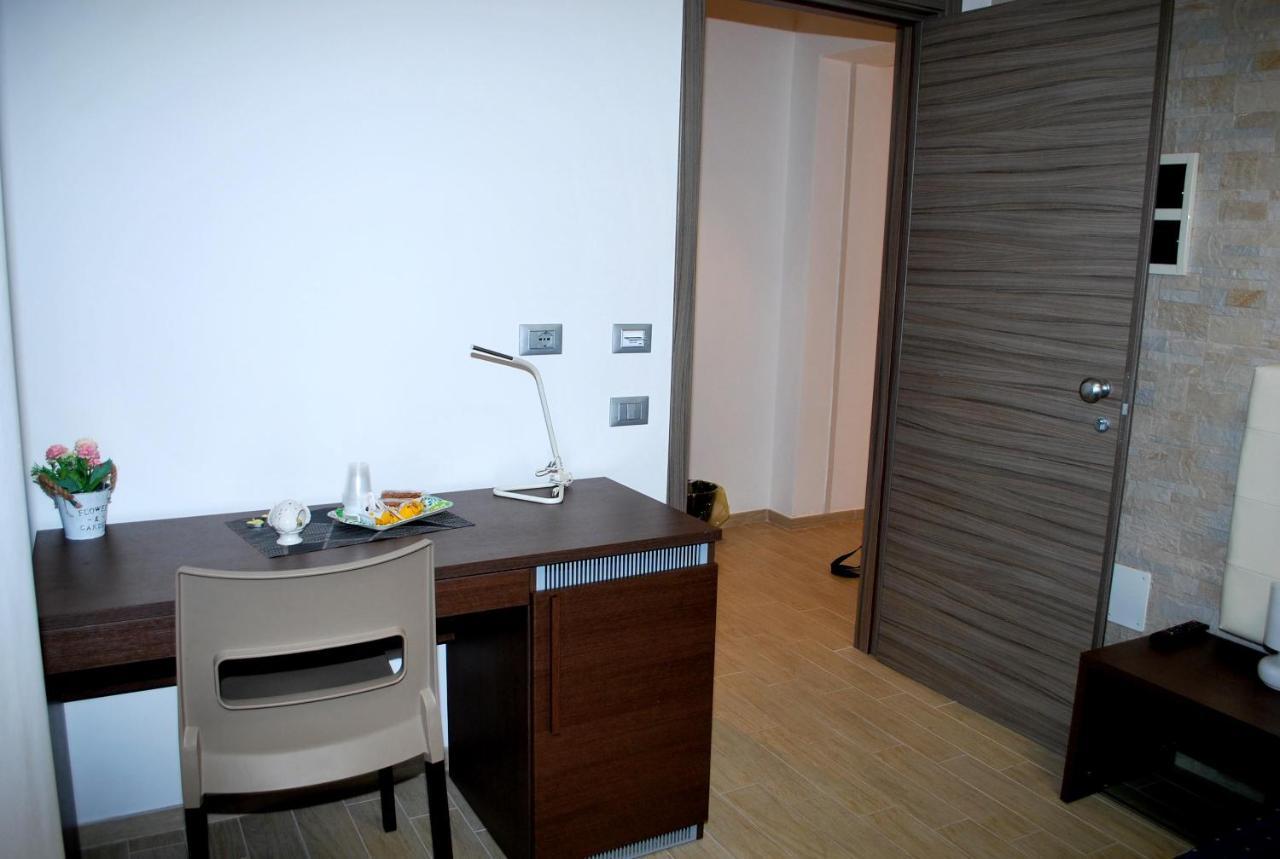 Piazza Dante Hotell Taranto Exteriör bild
