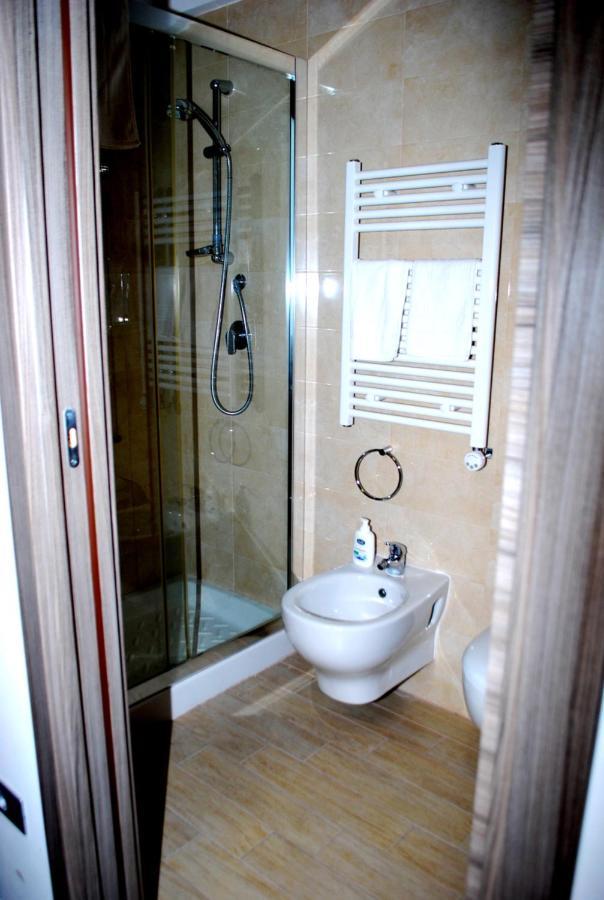 Piazza Dante Hotell Taranto Exteriör bild