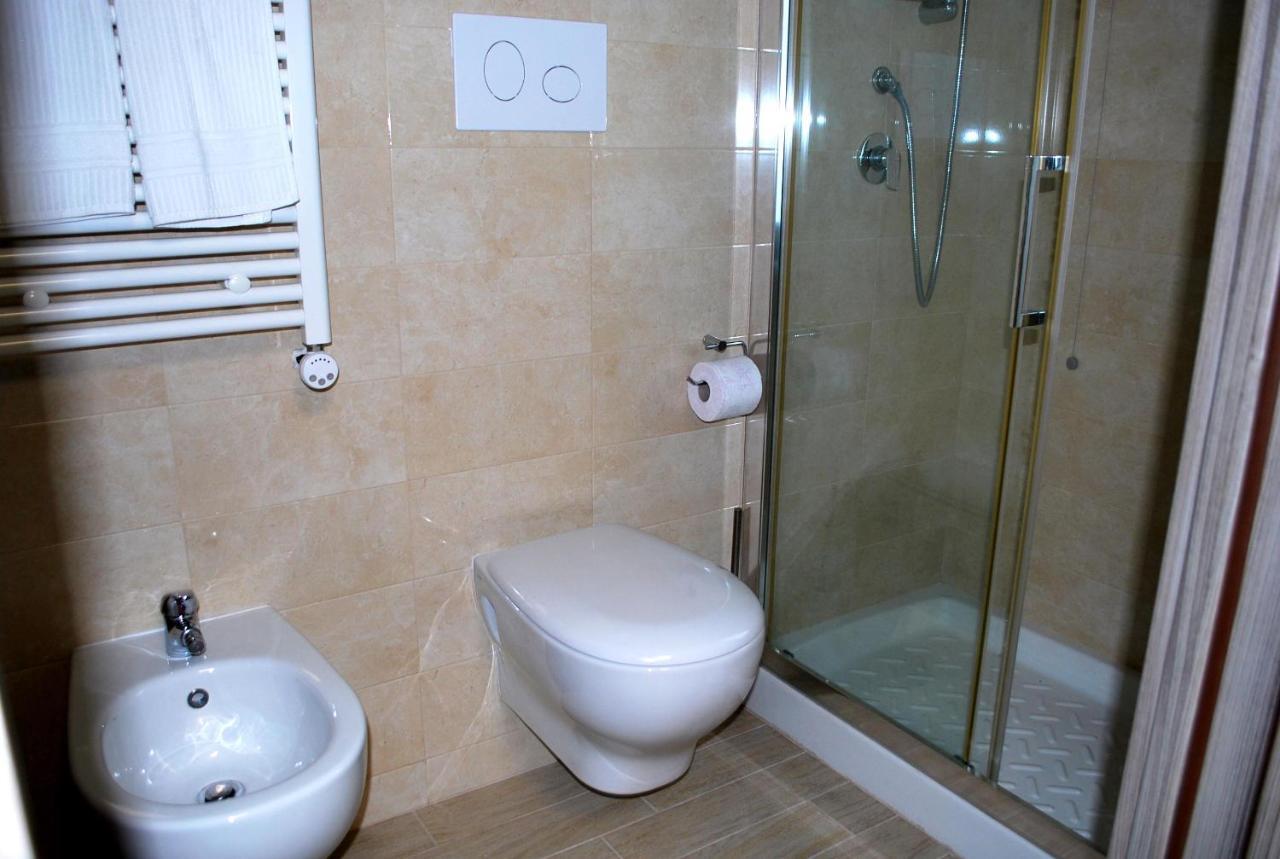 Piazza Dante Hotell Taranto Exteriör bild