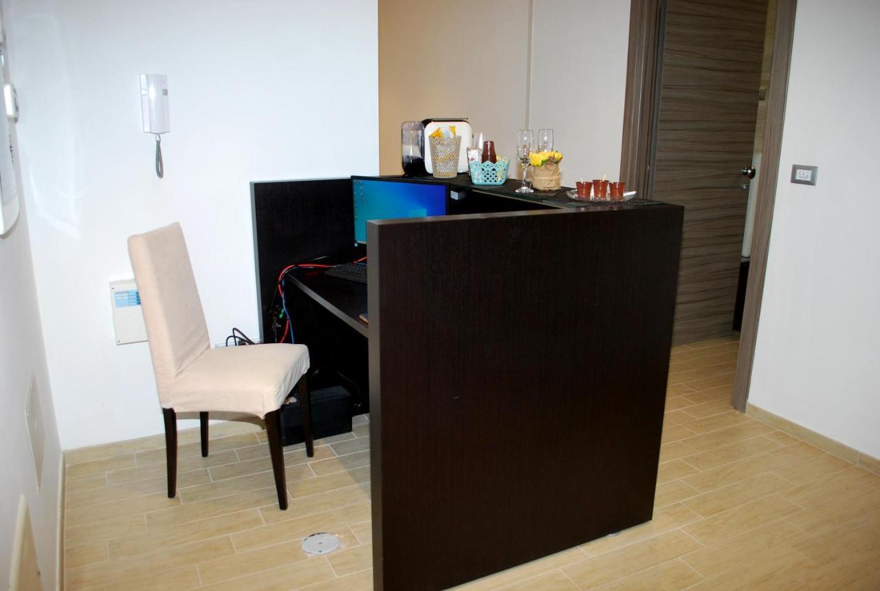 Piazza Dante Hotell Taranto Exteriör bild