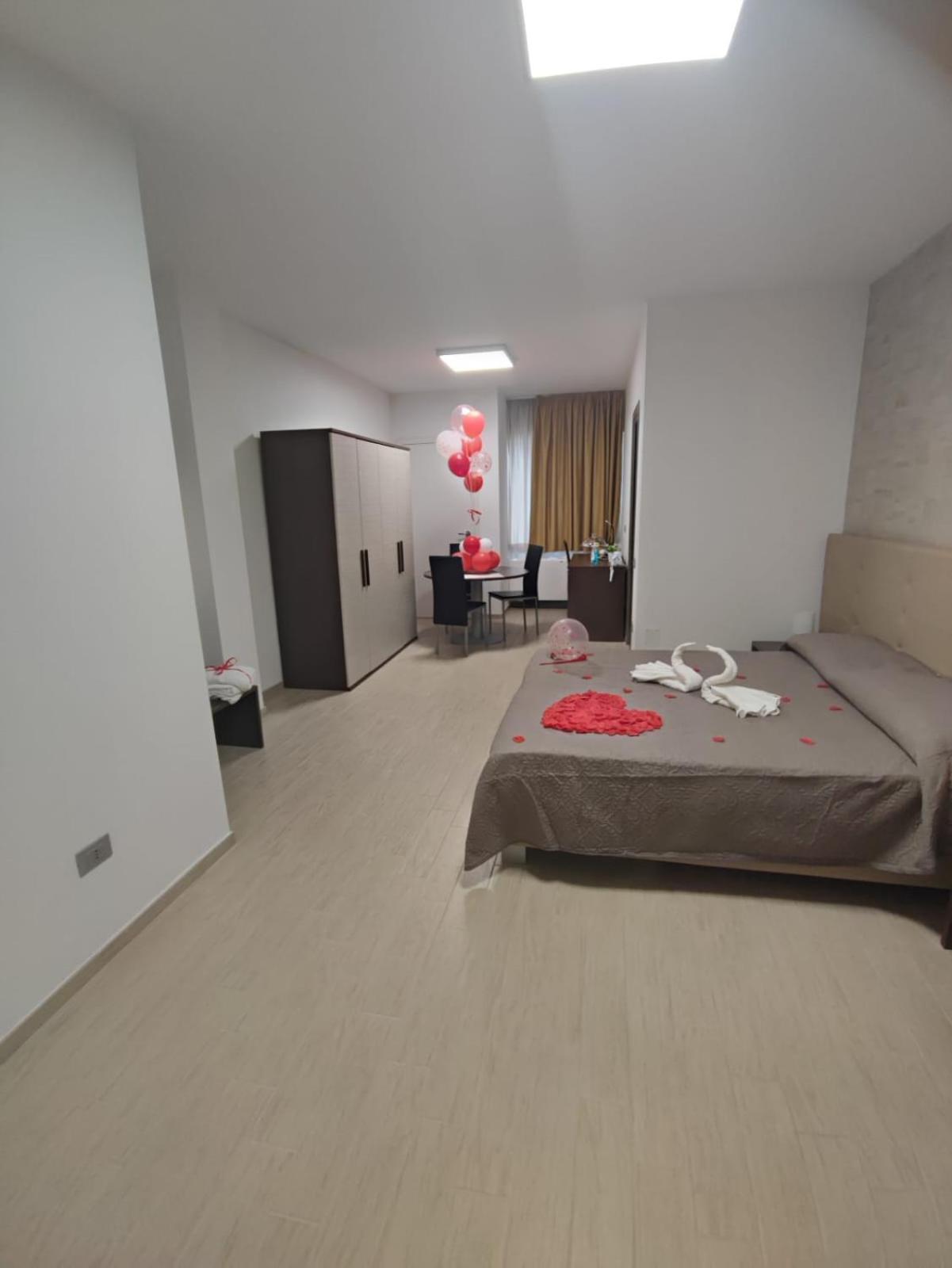 Piazza Dante Hotell Taranto Exteriör bild