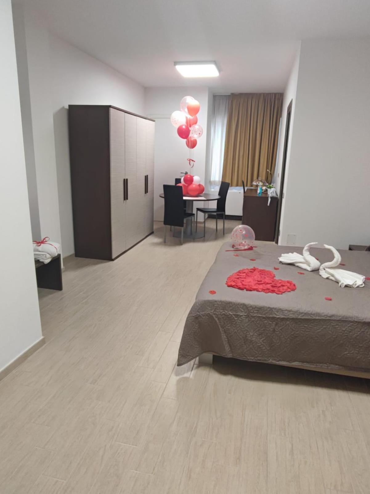 Piazza Dante Hotell Taranto Exteriör bild